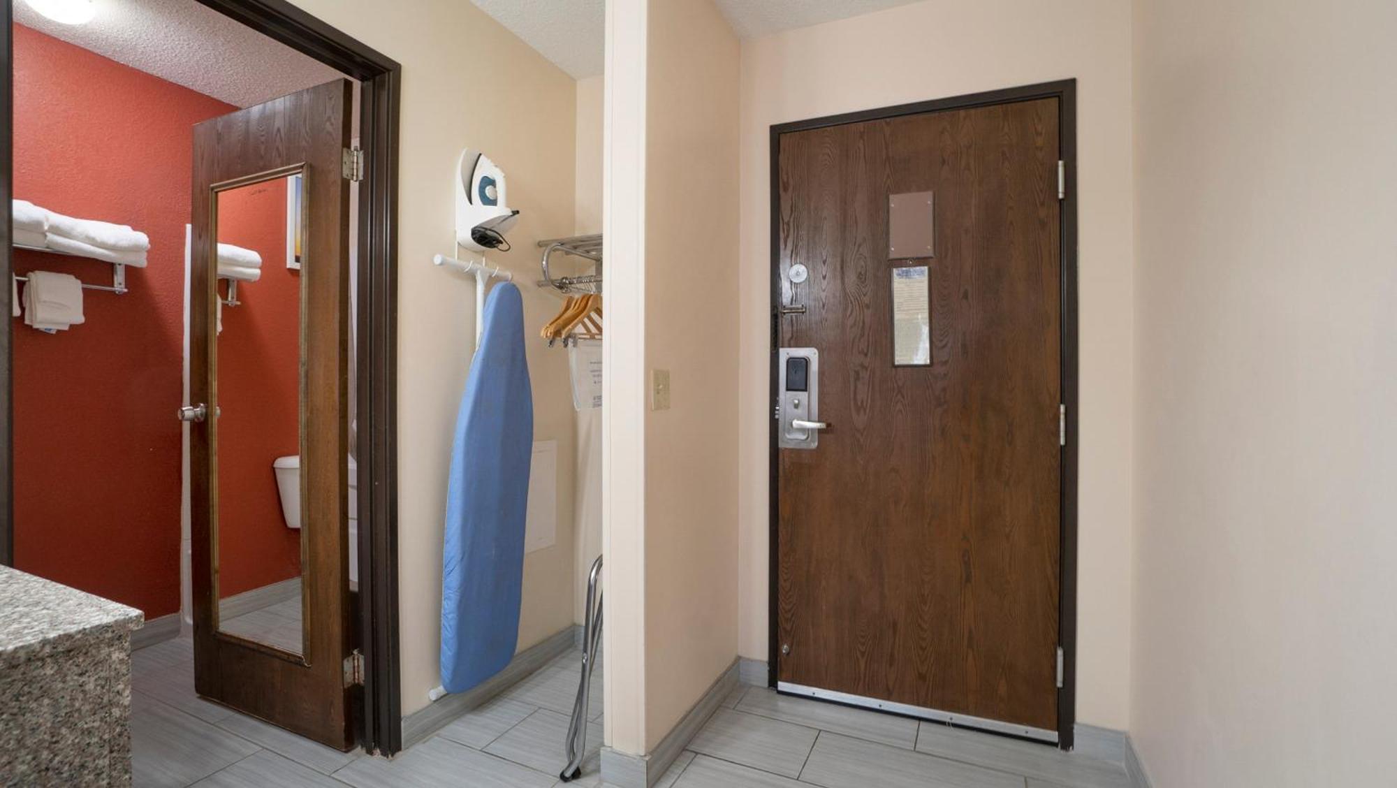 Days Inn & Suites By Wyndham Mt Pleasant Mount Pleasant Extérieur photo