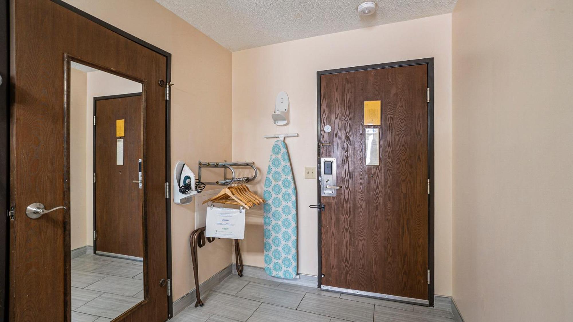 Days Inn & Suites By Wyndham Mt Pleasant Mount Pleasant Extérieur photo