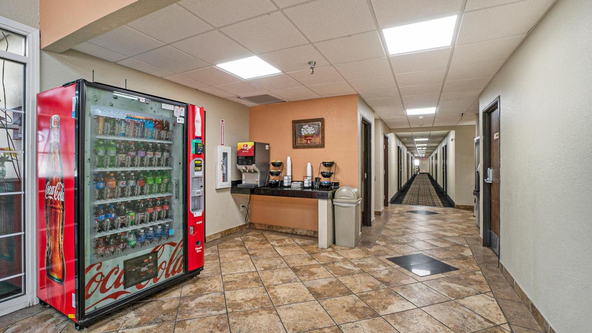 Days Inn & Suites By Wyndham Mt Pleasant Mount Pleasant Extérieur photo