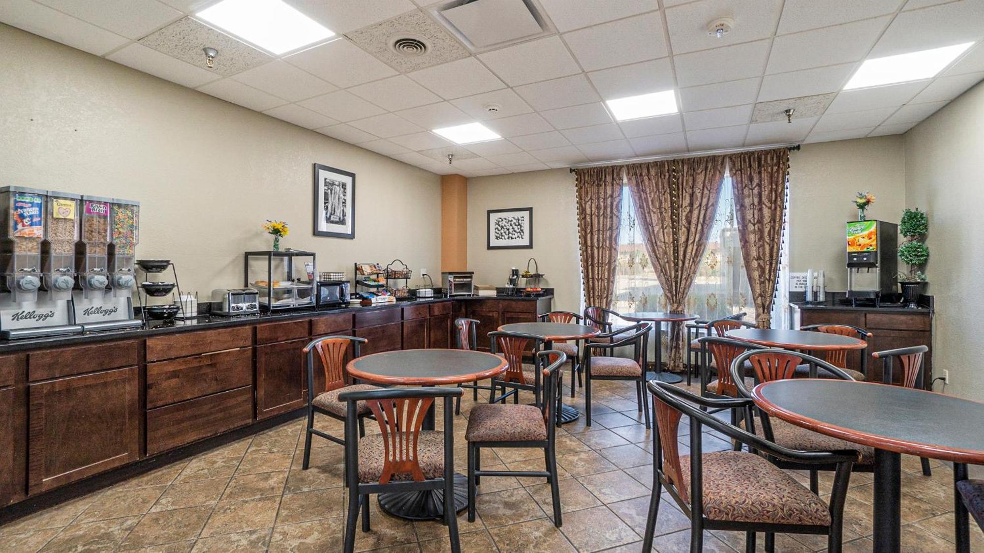 Days Inn & Suites By Wyndham Mt Pleasant Mount Pleasant Extérieur photo