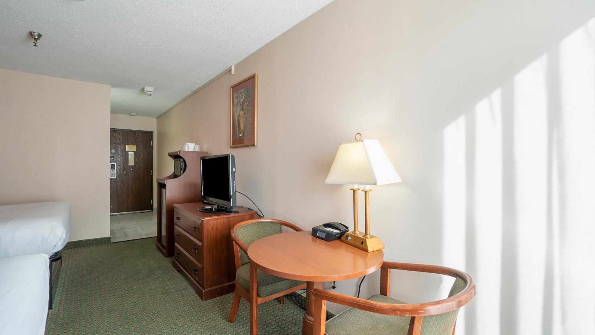 Days Inn & Suites By Wyndham Mt Pleasant Mount Pleasant Chambre photo
