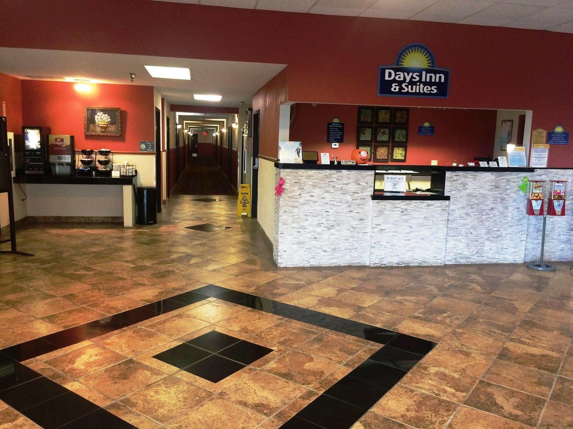 Days Inn & Suites By Wyndham Mt Pleasant Mount Pleasant Extérieur photo