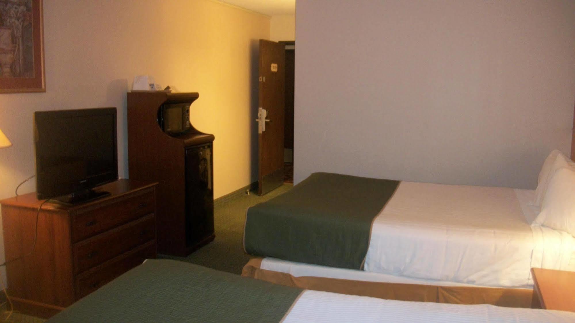 Days Inn & Suites By Wyndham Mt Pleasant Mount Pleasant Extérieur photo